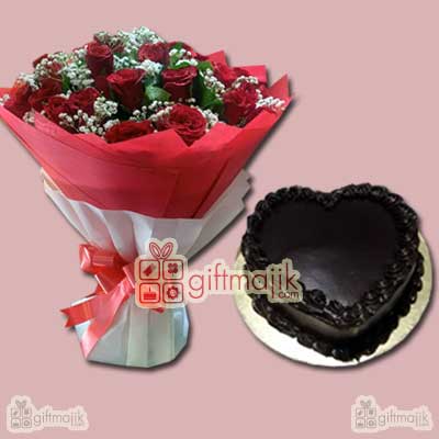 send tempting heart shape cake with red roses bunch