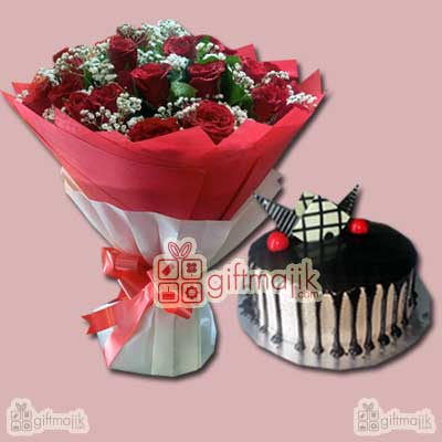 Send your loved ones 10 Red Roses bunch with half kg Choco Vanilla cake